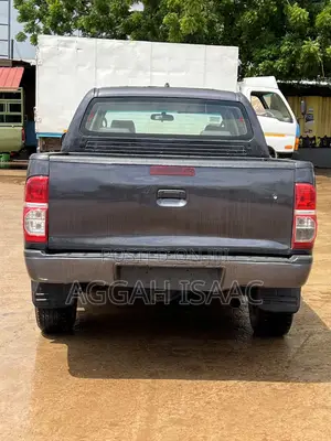 Toyota Hilux 2012 Gray