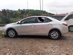 Toyota Corolla LE 4dr Sedan (1.8L 4cyl CVT) 2016 Silver