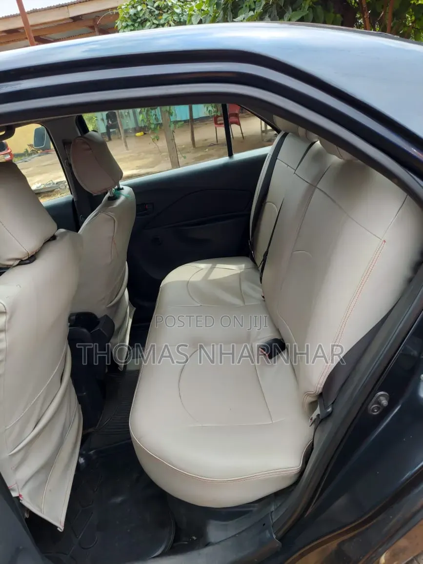 Toyota Yaris 2010 Black