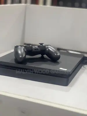Ps4 Slim Jailbreak With 10 Games and 2 Controllers