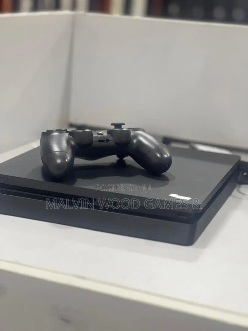 Ps4 Slim Jailbreak With 10 Games and 2 Controllers