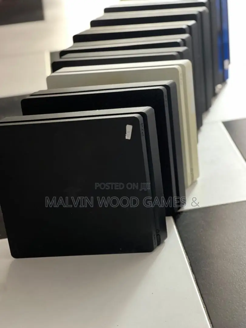 Ps4 Slim Jailbreak With 10 Games and 2 Controllers