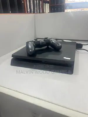 Ps4 Slim Jailbreak With 10 Games and 2 Controllers
