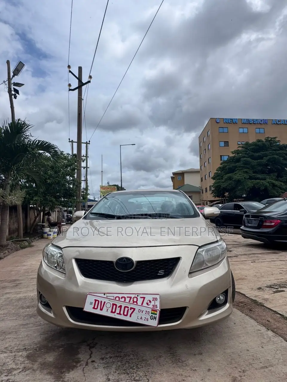 Toyota Corolla LE 4dr Sedan (1.8L 4 cyl 4A) 2009 Gold