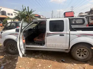 Nissan Hardbody 2007 White