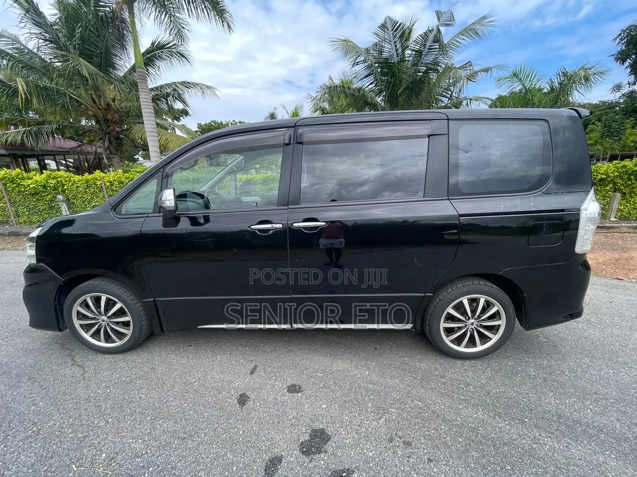 Toyota Voxy 2013 Black
