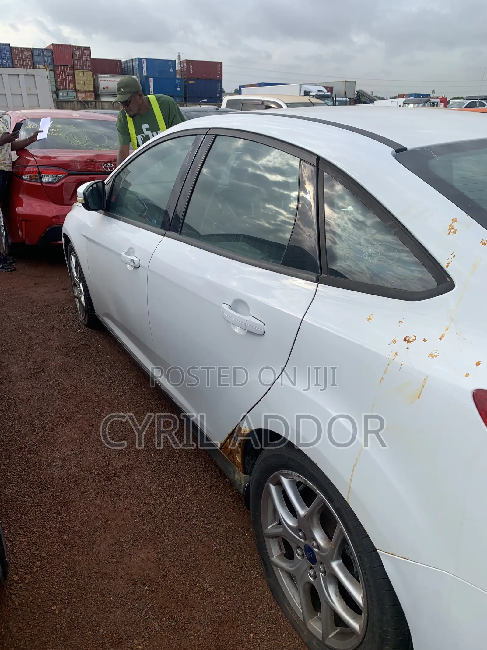 Ford Focus SE Sedan FWD (2.0L 4cyl 5M) 2013 White