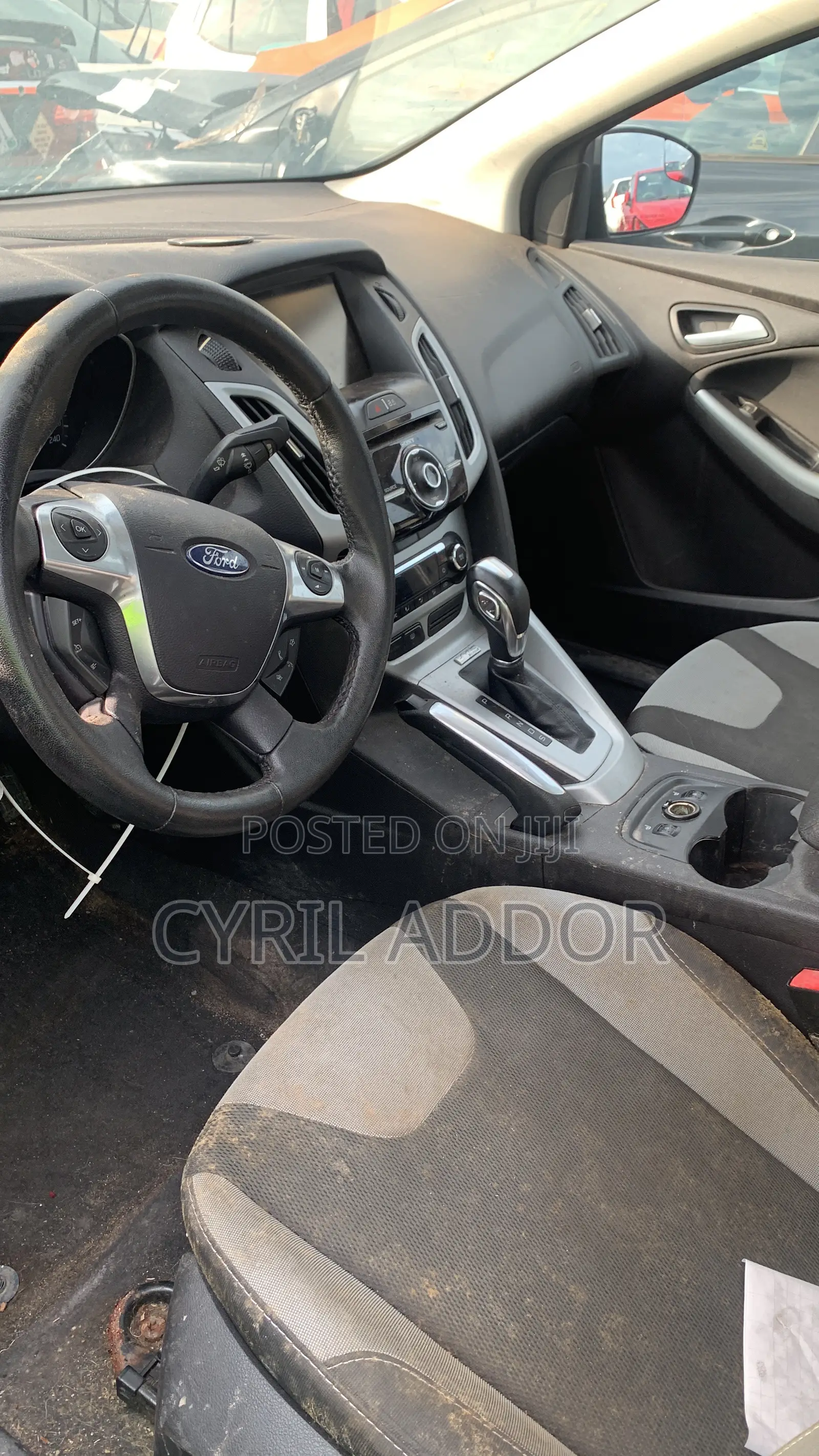Ford Focus SE Sedan FWD (2.0L 4cyl 5M) 2013 White