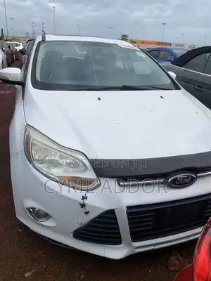 Ford Focus SE Sedan FWD (2.0L 4cyl 5M) 2013 White