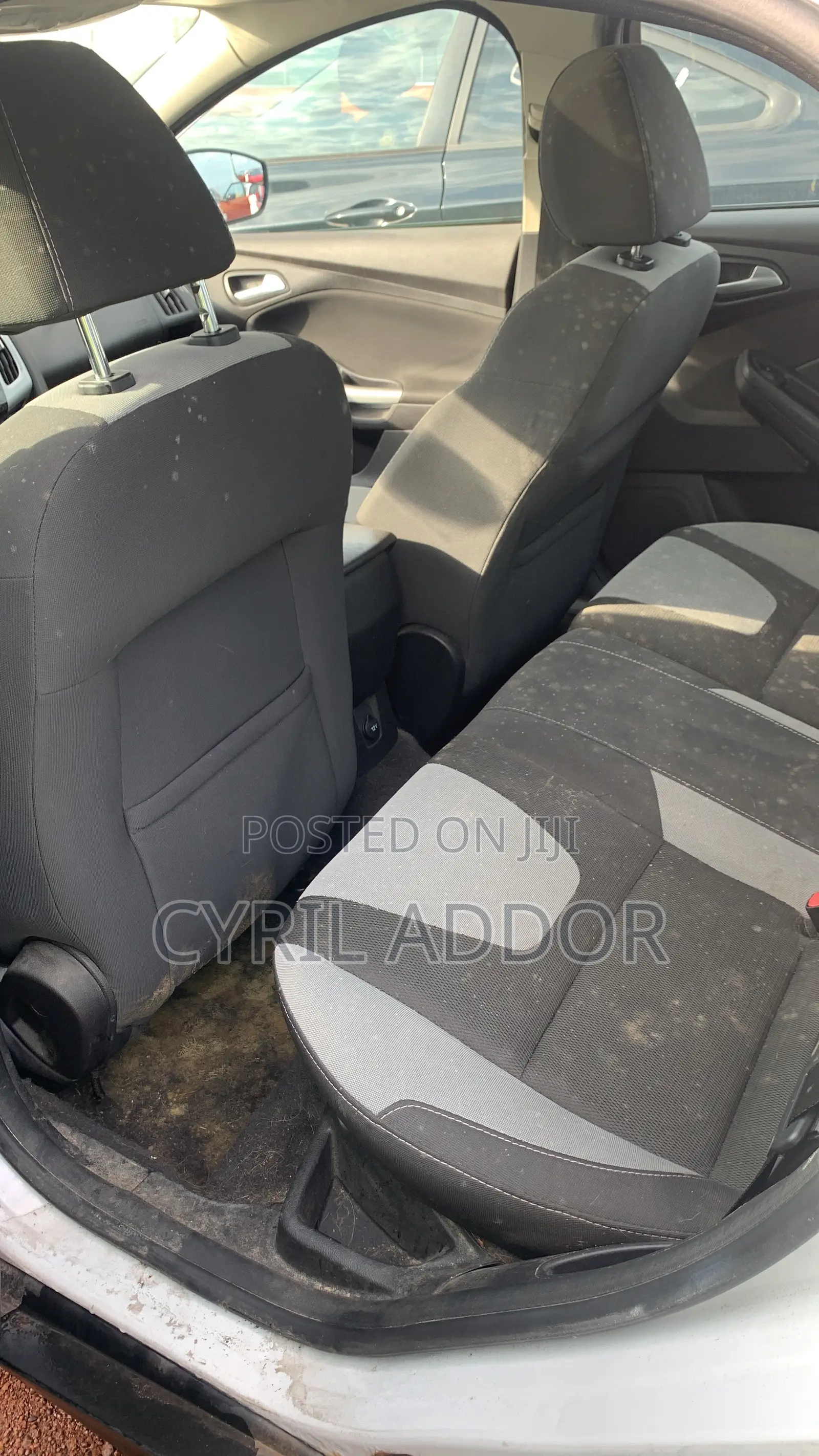 Ford Focus SE Sedan FWD (2.0L 4cyl 5M) 2013 White