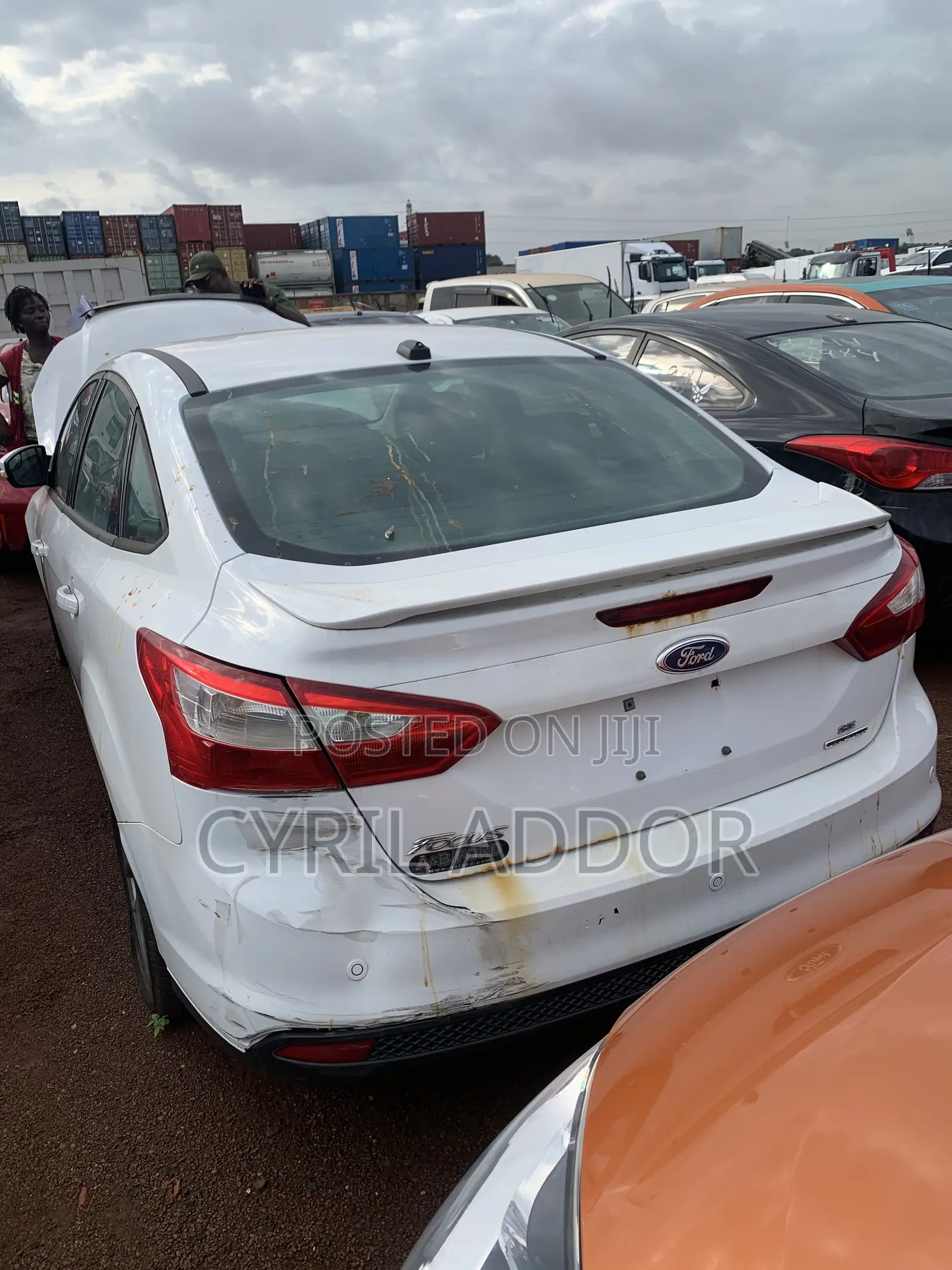 Ford Focus SE Sedan FWD (2.0L 4cyl 5M) 2013 White