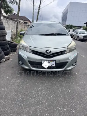 Toyota Vitz 1.3 AWD 5dr 2013 Silver