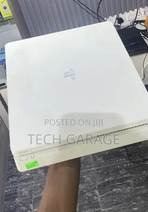 Playstation 4 Slim