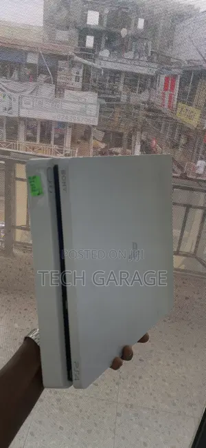 Playstation 4 Slim