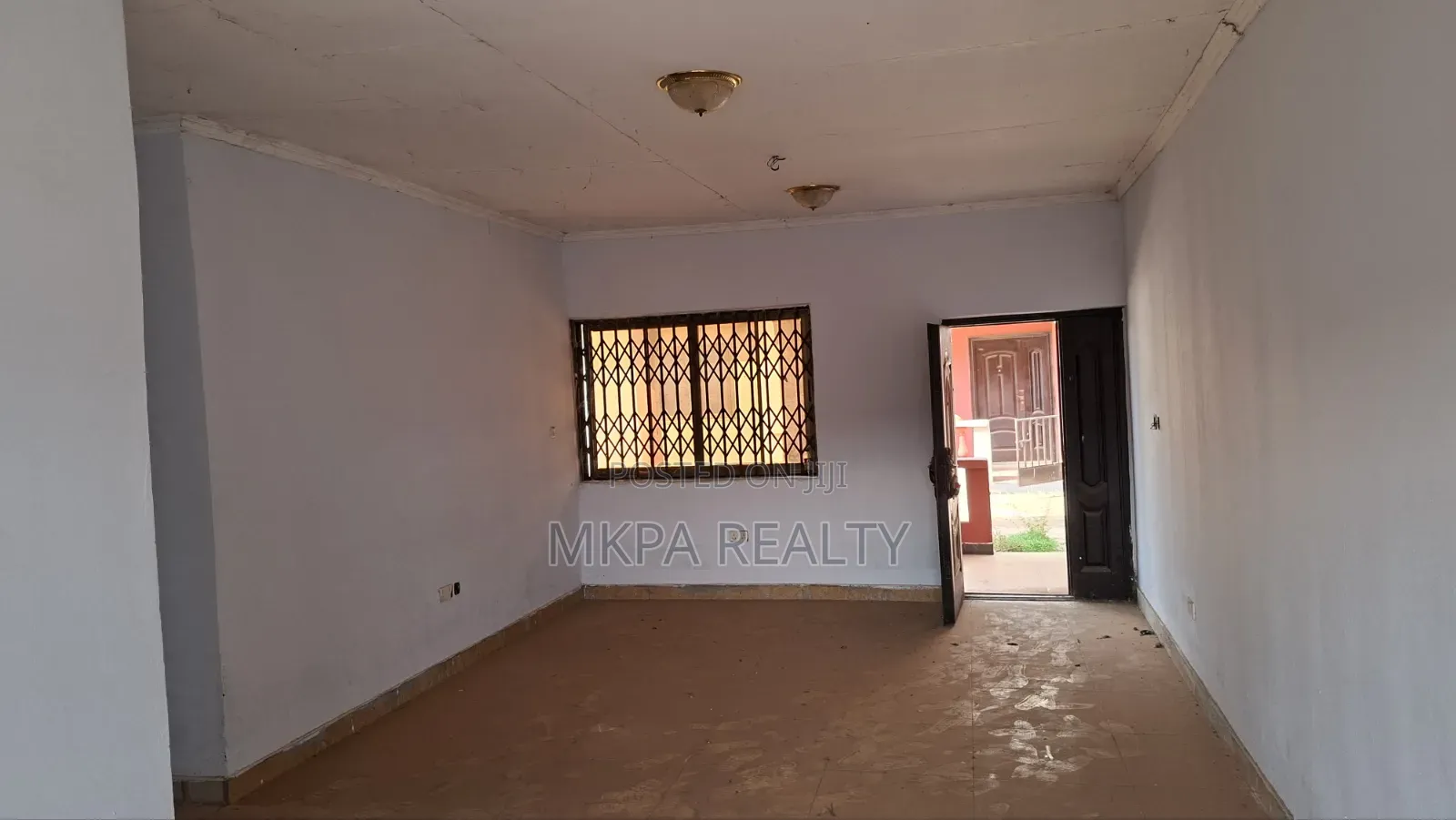 8bdrm Block of Flats in Mkpa Realty, Tamale Municipal for sale