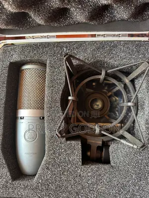 Akg Perception 220