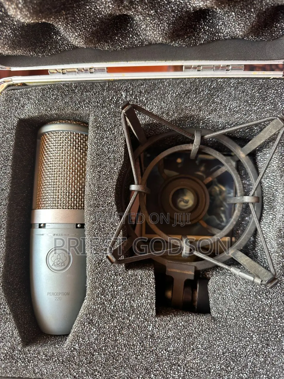 Akg Perception 220
