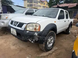 Nissan Hardbody 2009 White