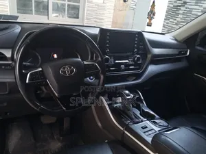 Toyota Highlander 2024 Blue