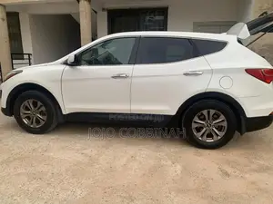 Hyundai Santa Fe SE AWD 2016 White