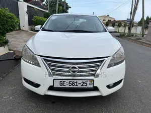 Nissan Sentra SR 4dr Sedan (1.8L 4cyl CVT) 2015 White