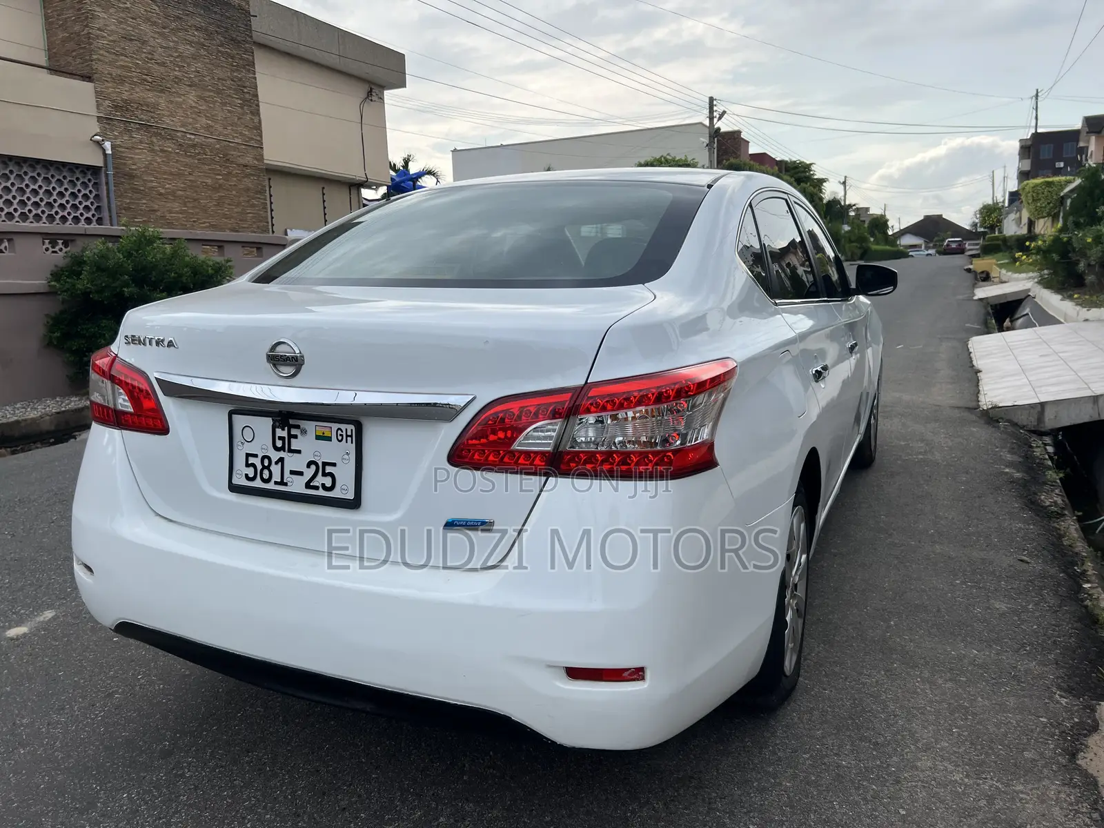 Nissan Sentra SR 4dr Sedan (1.8L 4cyl CVT) 2015 White