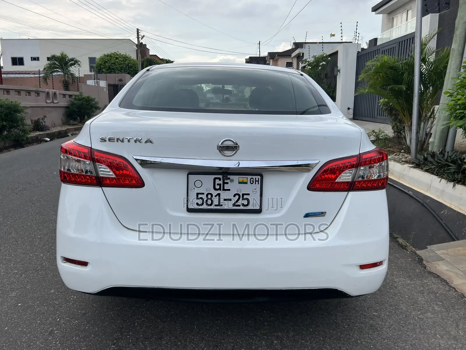 Nissan Sentra SR 4dr Sedan (1.8L 4cyl CVT) 2015 White