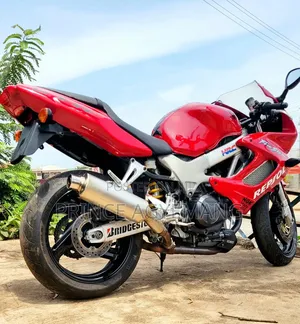 Honda VT 2005 Red