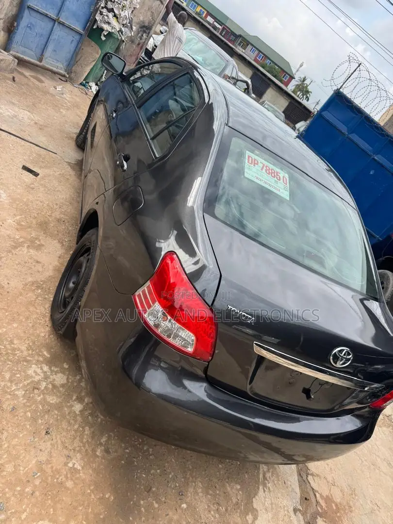 Toyota Yaris Base Sedan 4dr 2010 Black