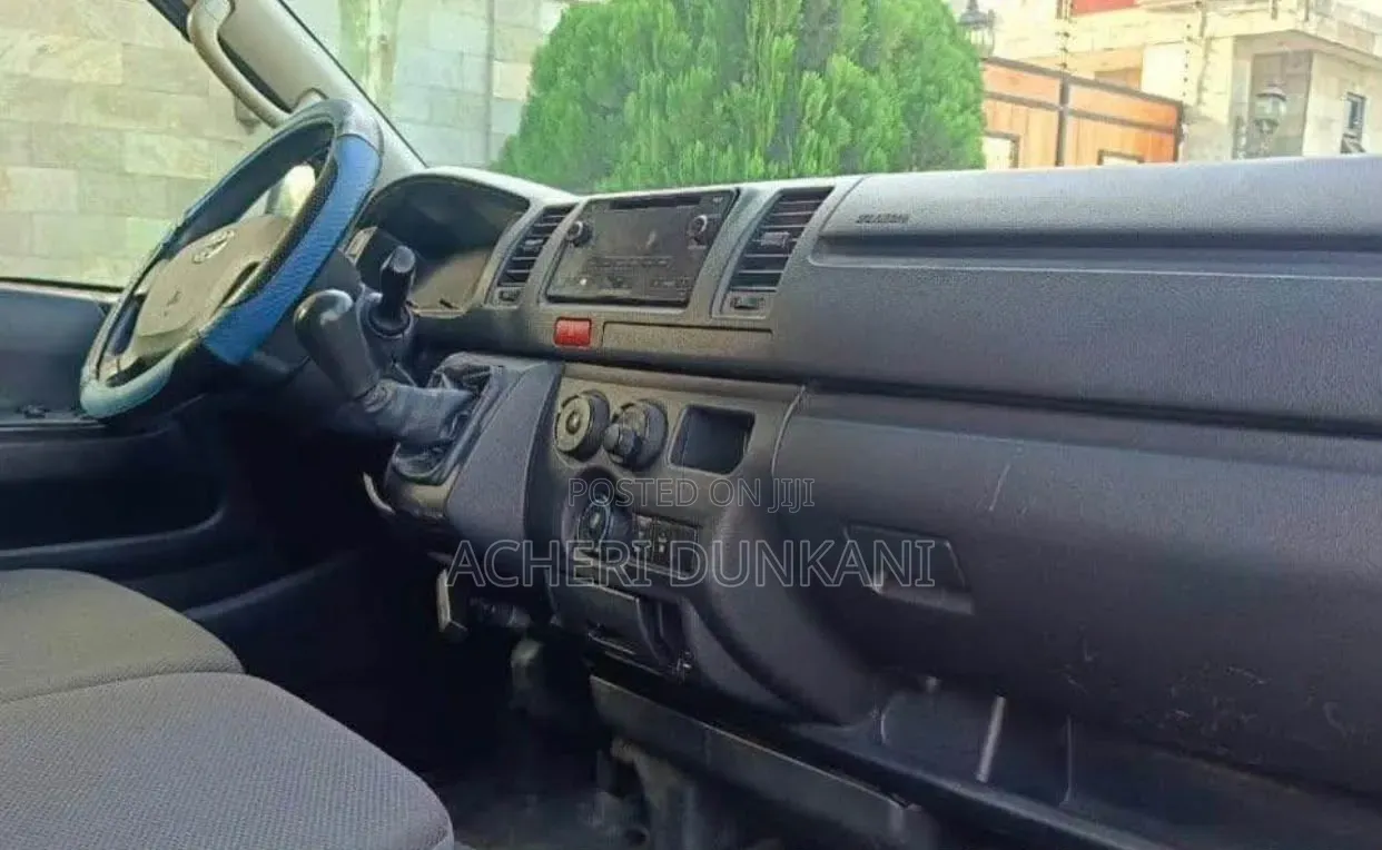 Toyota HiAce 2009 Blue