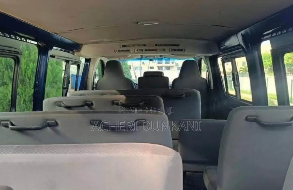Toyota HiAce 2009 Blue
