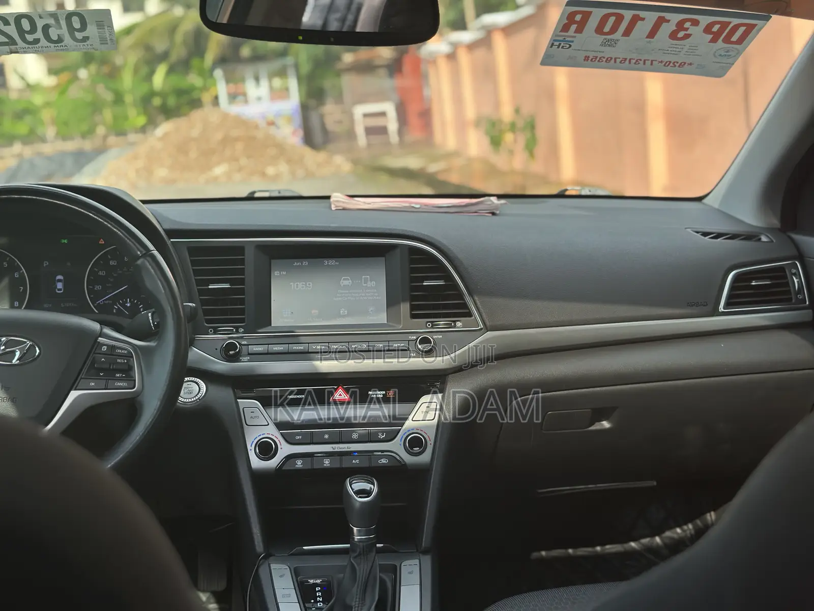 Hyundai Elantra SE Sedan FWD (2.0L 4cyl 6M) 2017 Silver