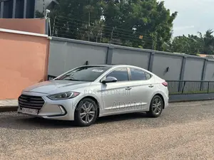 Hyundai Elantra SE Sedan FWD (2.0L 4cyl 6M) 2017 Silver