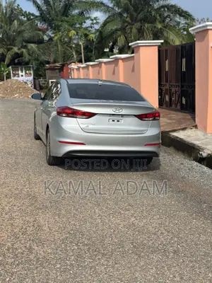 Hyundai Elantra SE Sedan FWD (2.0L 4cyl 6M) 2017 Silver