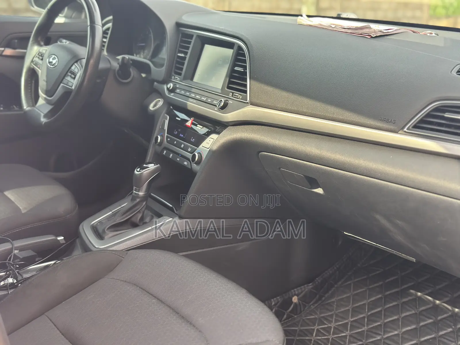 Hyundai Elantra SE Sedan FWD (2.0L 4cyl 6M) 2017 Silver