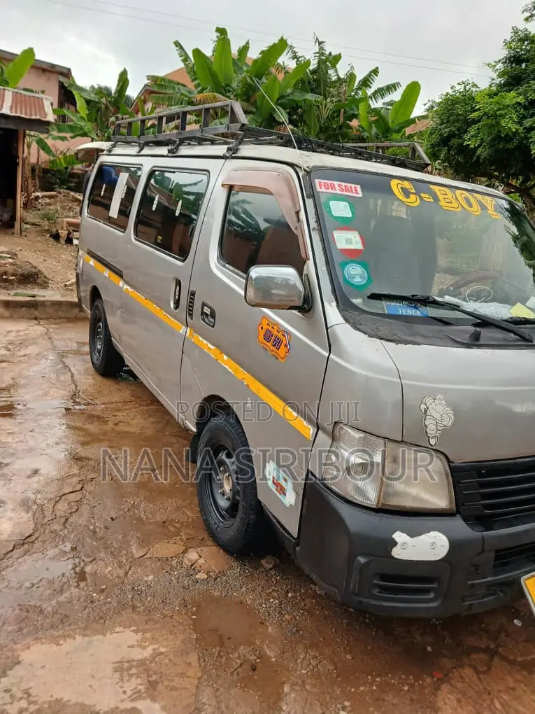 Nissan Caravan (Urvan) 2012