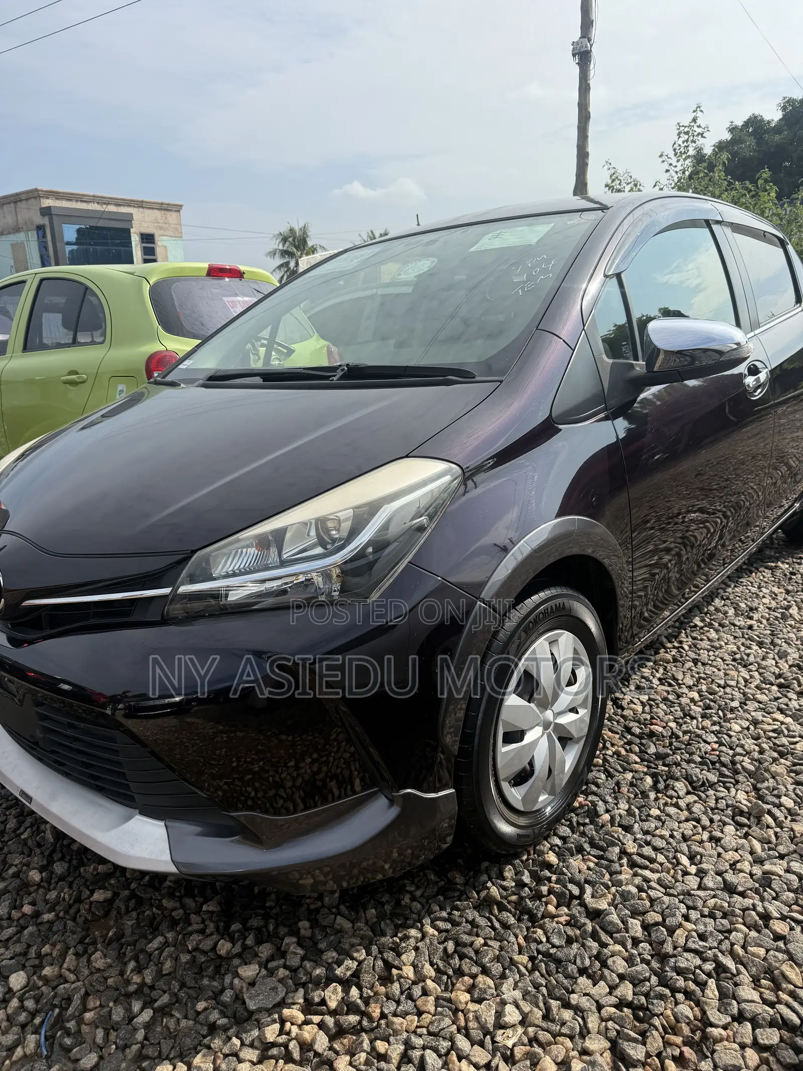 Toyota Vitz 1.3 FWD 5dr 2014 Burgundy