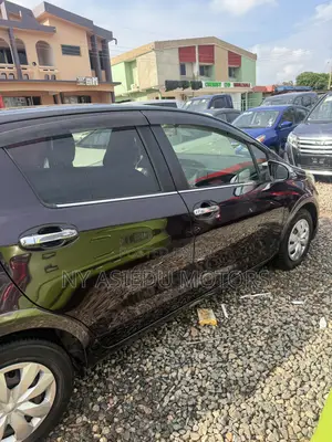 Toyota Vitz 1.3 FWD 5dr 2014 Burgundy