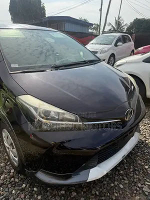 Toyota Vitz 1.3 FWD 5dr 2014 Burgundy
