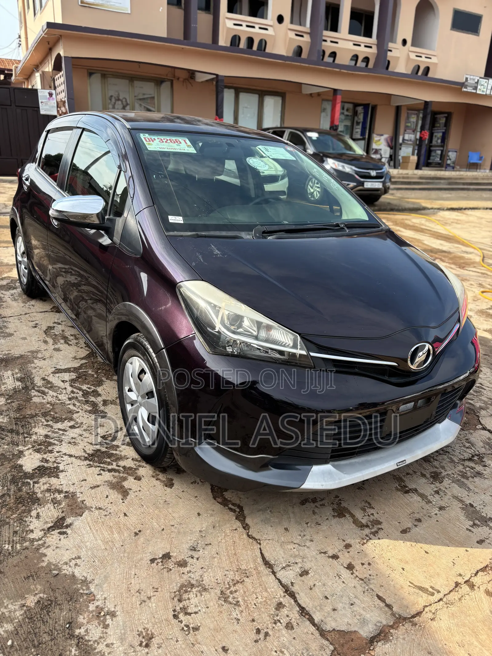 Toyota Vitz 1.3 AWD 3dr 2015 Burgundy