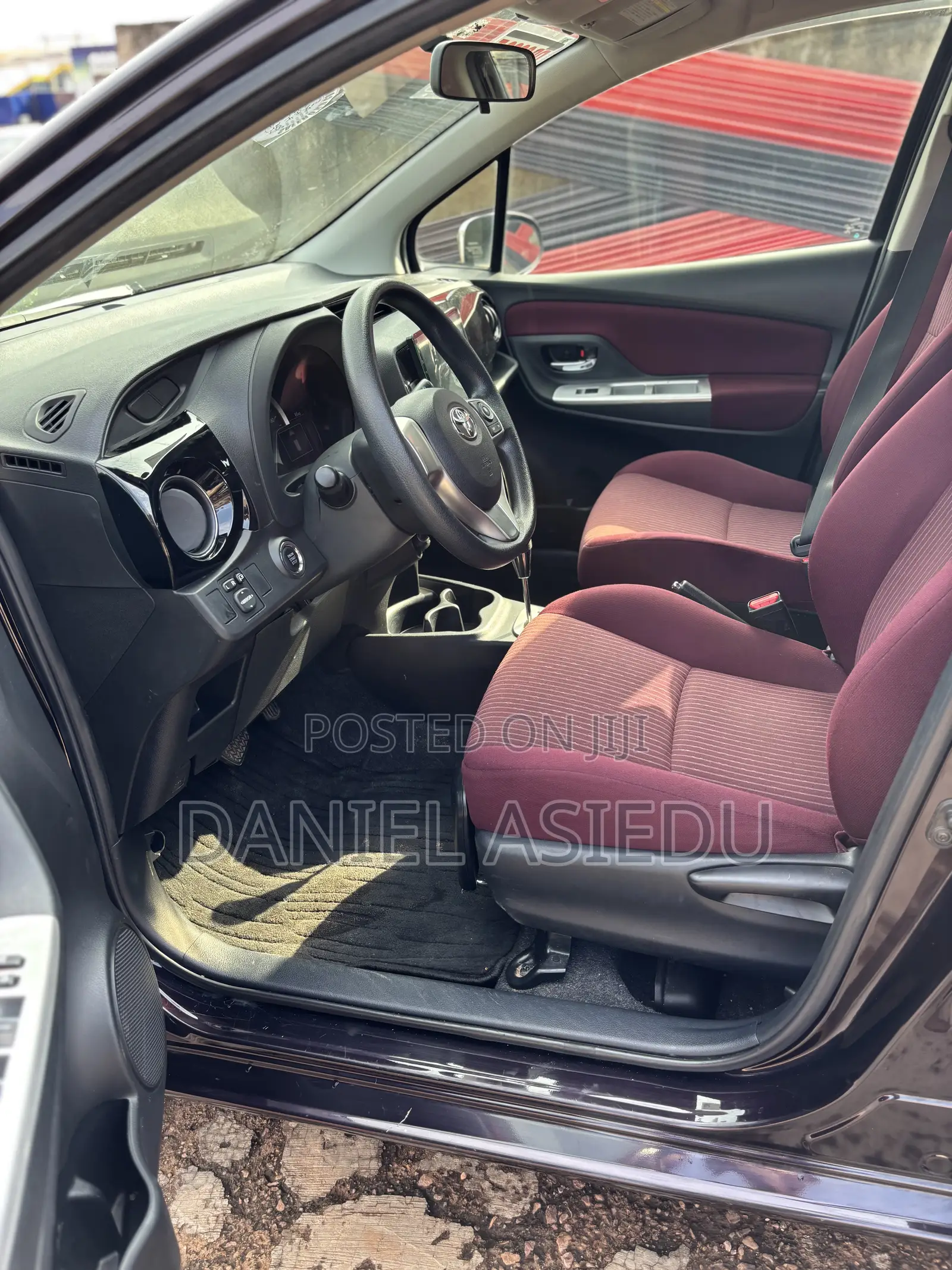 Toyota Vitz 1.3 AWD 3dr 2015 Burgundy