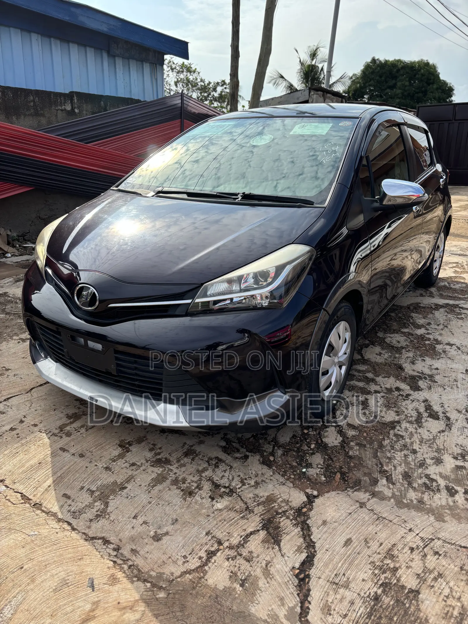 Toyota Vitz 1.3 AWD 3dr 2015 Burgundy