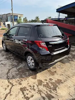 Toyota Vitz 1.3 AWD 3dr 2015 Burgundy