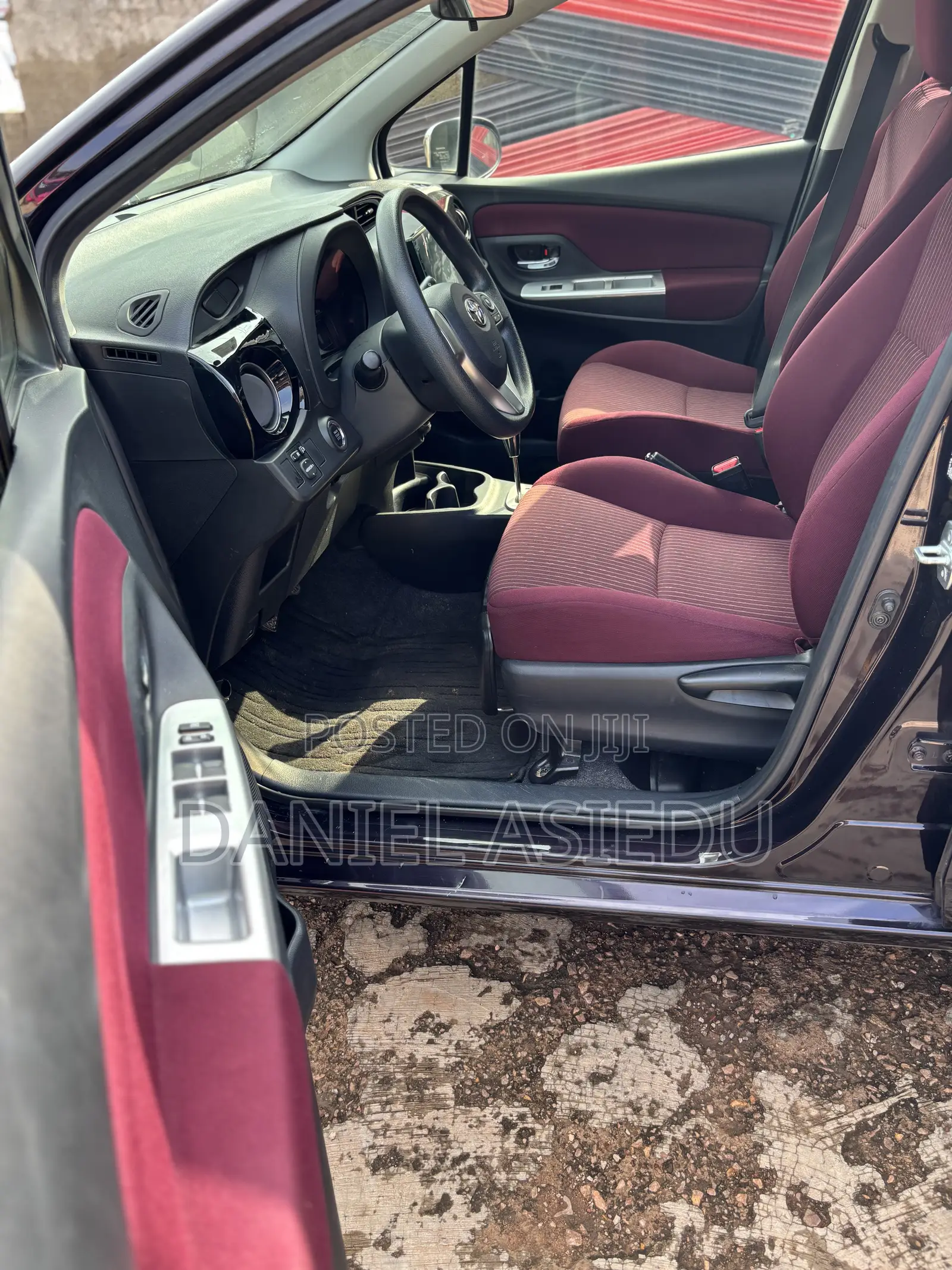 Toyota Vitz 1.3 AWD 3dr 2015 Burgundy