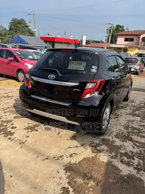 Toyota Vitz 1.3 AWD 3dr 2015 Burgundy