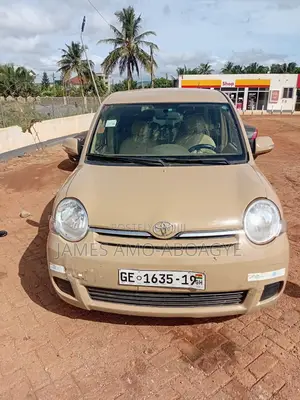 Toyota Sienta 1.5 AWD 2010 Brown