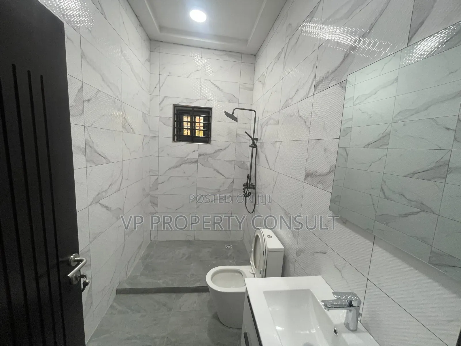 3bdrm Townhouse / Terrace in Parakuo Estate for rent