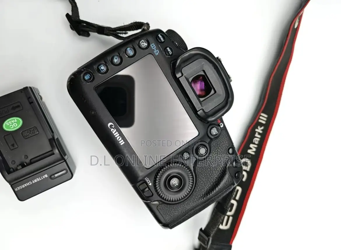 Canon Eos 5d Mark Iii + Canon 50mm Lens