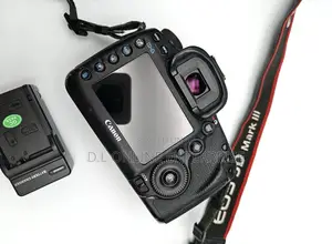 Canon Eos 5d Mark Iii + Canon 50mm Lens