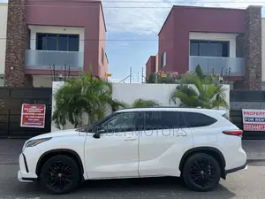 Toyota Highlander XSE AWD 2023 White